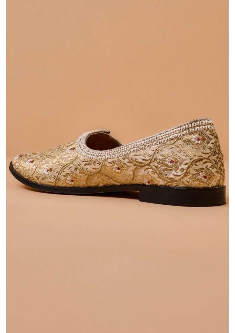 Tasva Ivory Brocade Embroidered Mojari Size XS - Indya