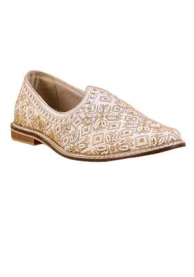 Tasva Ivory Brocade Embroidered Mojari Size 9