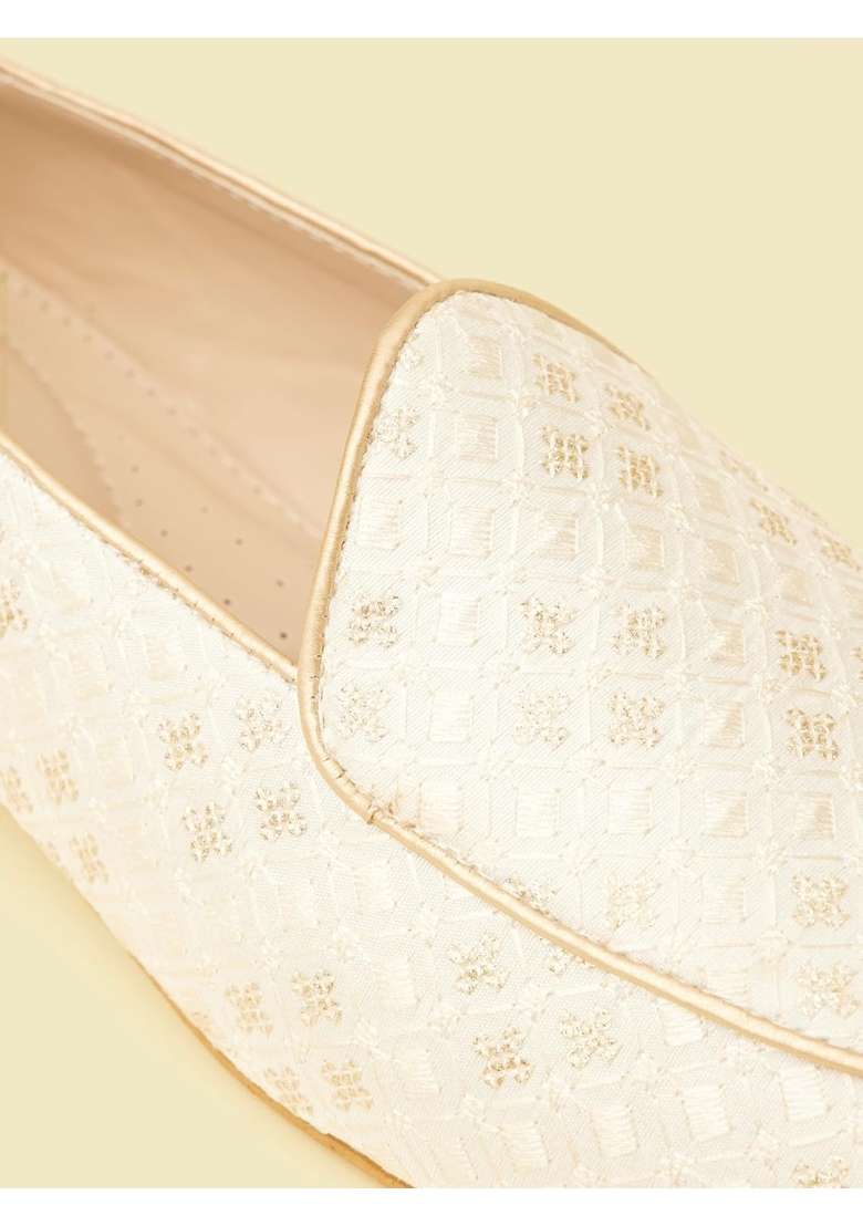 Manyavar Cream Mens Sequinned Jaal Patterned Jutti Ethnic Juttis and Mojaris - Indya