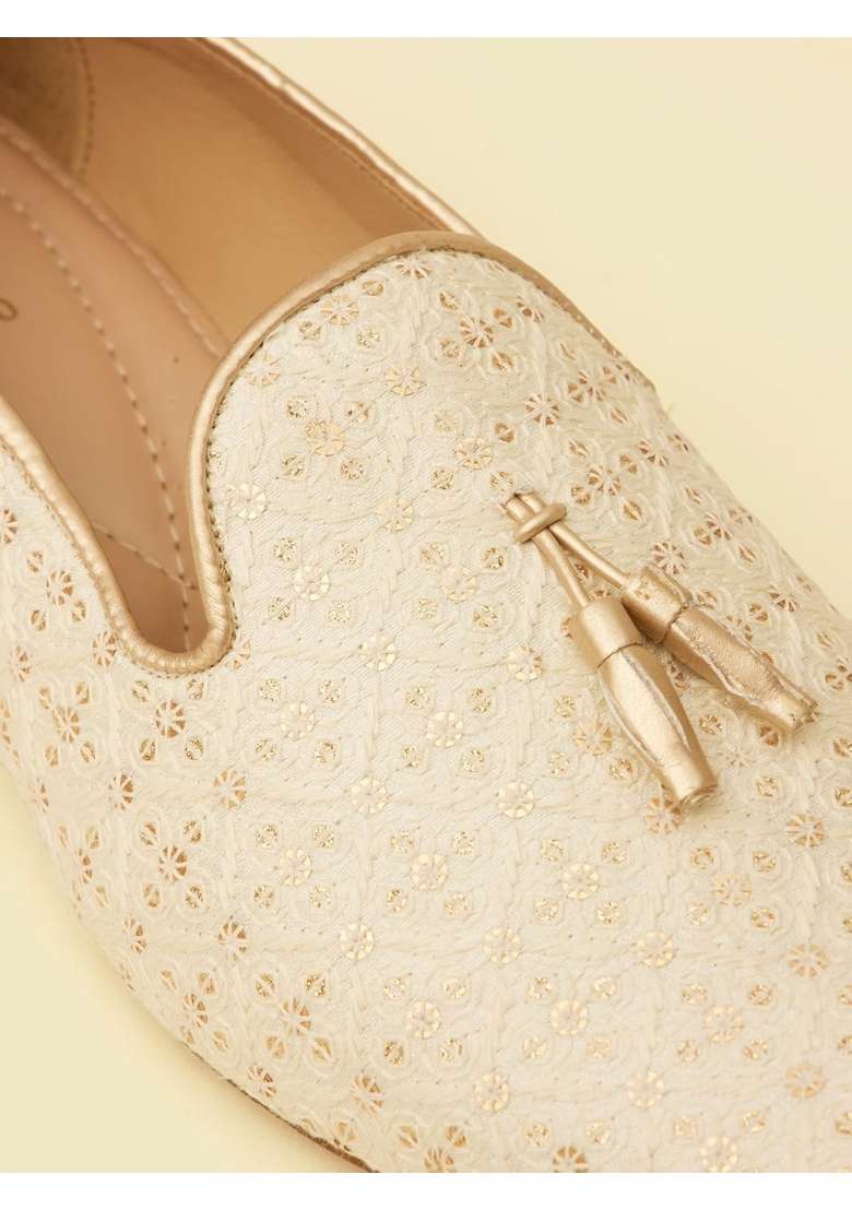 Manyavar Cream Mens Sequinned Tasseled Jutti Ethnic Juttis and Mojaris - Indya