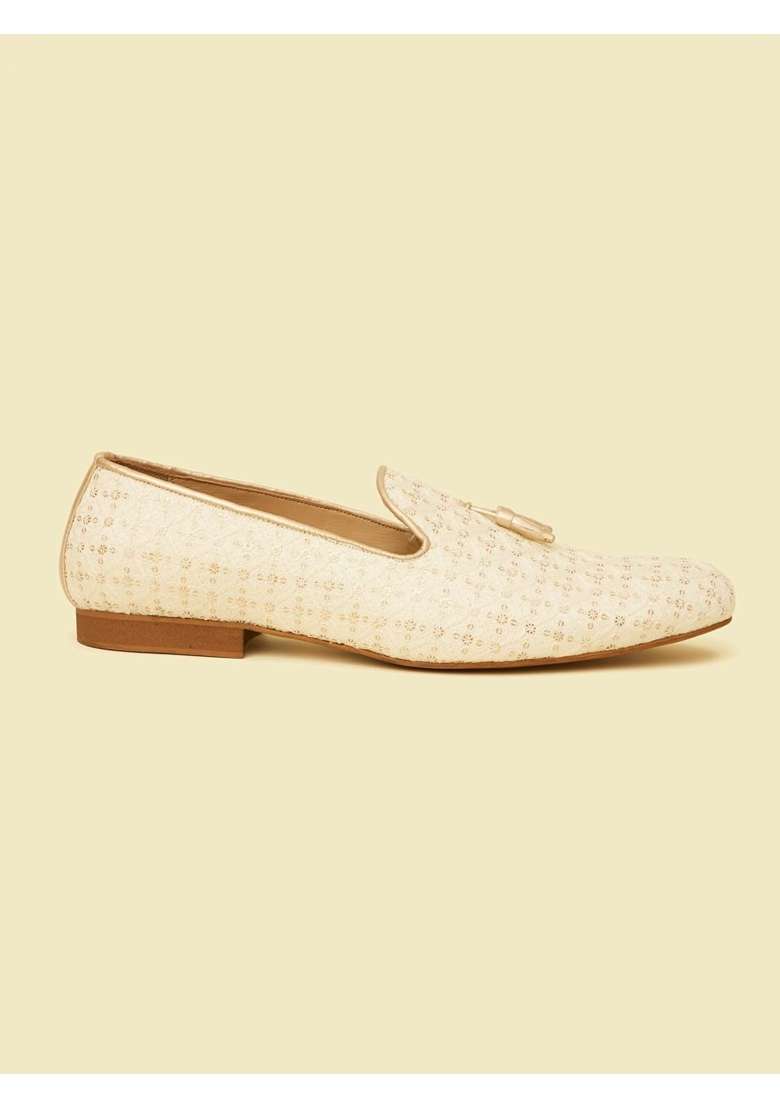 Manyavar Cream Mens Sequinned Tasseled Jutti Ethnic Juttis and Mojaris - Indya
