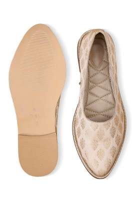 Tasva Ivory Pearl Heritage Mojari