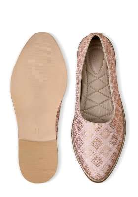 Tasva Pink Blush Brocade Mojari