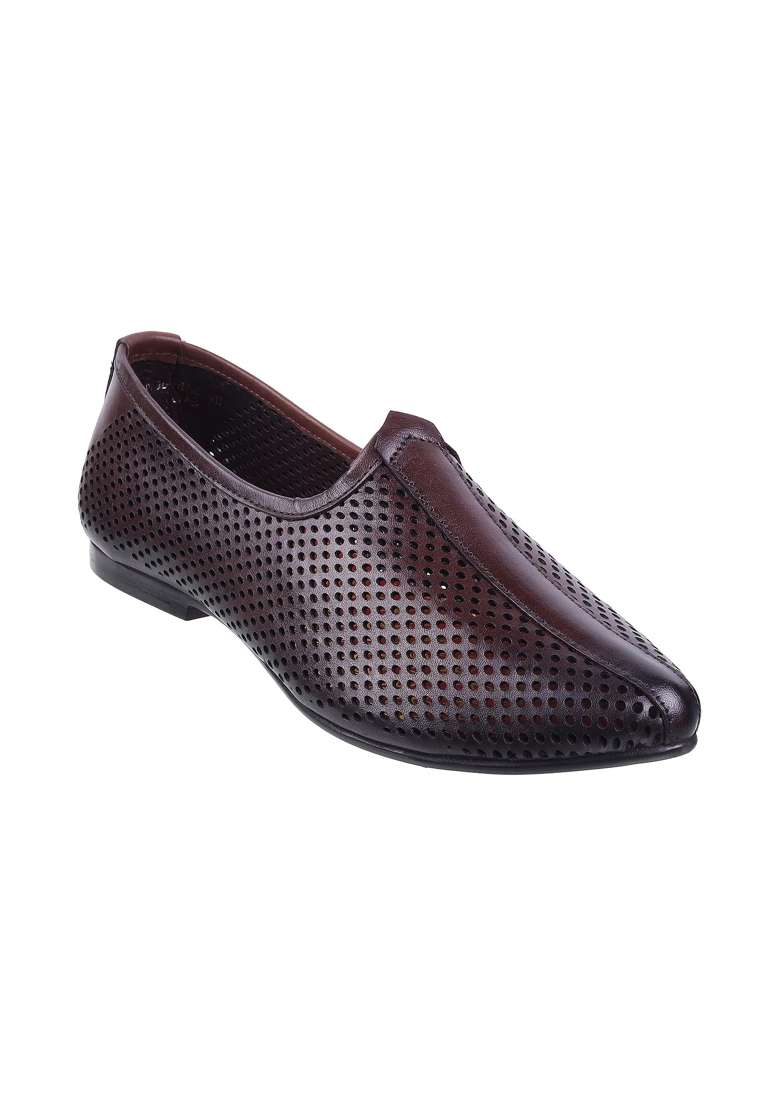 Metro Brown Men Ethnic Leather Jutis - Indya