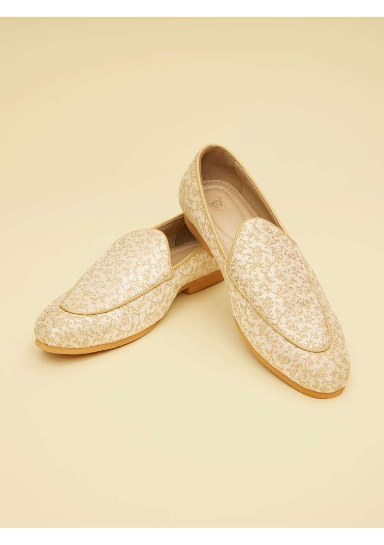 Manyavar Beige Jacquard Floral Loafers Juti Mens Ethnic Jutti - Indya