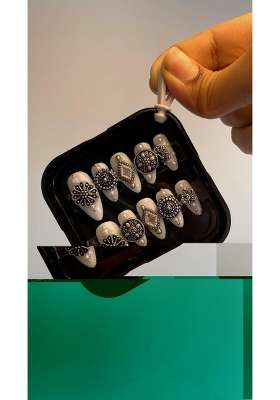 MILO Nails Navratri Jewellery Press on Nails Handmade Custom Gel Nail Set of 10