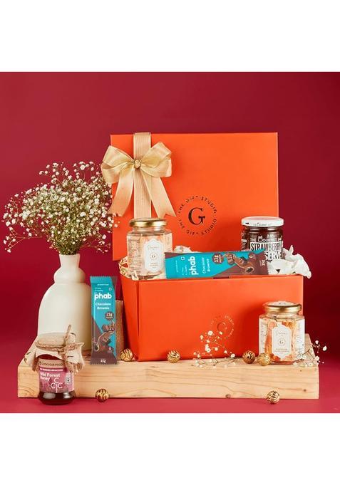 The Gift Studio COM Guilt Free Indulgence Gift Box Healthy Snack Hamper with Cashews Almonds Organic Honey