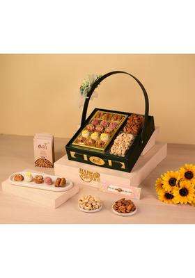 Oasis Baklawa Premium Dry Fruits and Sweets Gift Hamper Cashews Almonds Assorted Baklawa and Fusion Balls