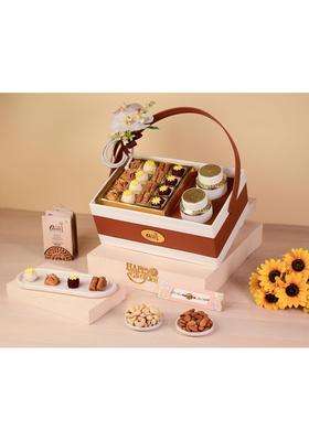 Oasis Baklawa Premium Dry Fruits and Sweets Gift Hamper Cashews Almonds