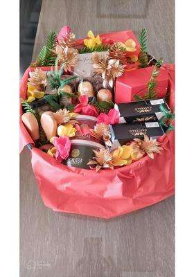 Gourmet Exotic Velvet Chocolate Gift Box 12 Items Luxury Assorted Chocolate Hamper for Birthday Anniversary