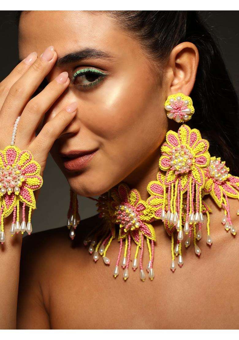 VENI Yellow Handmade Beads Jewellery Set for Haldi Mehndi of Bride for Wedding - Indya