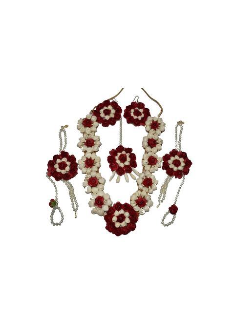 Khandelwalimpex White Flower Necklace Set for Bridal Haldi Mehandi Baby Shower Necklace Earring Mang Tika
