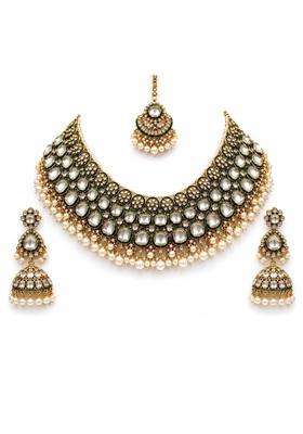 Kundan Bridal Jewellery Set with Necklace Jhumka Earrings and Maang Tikka