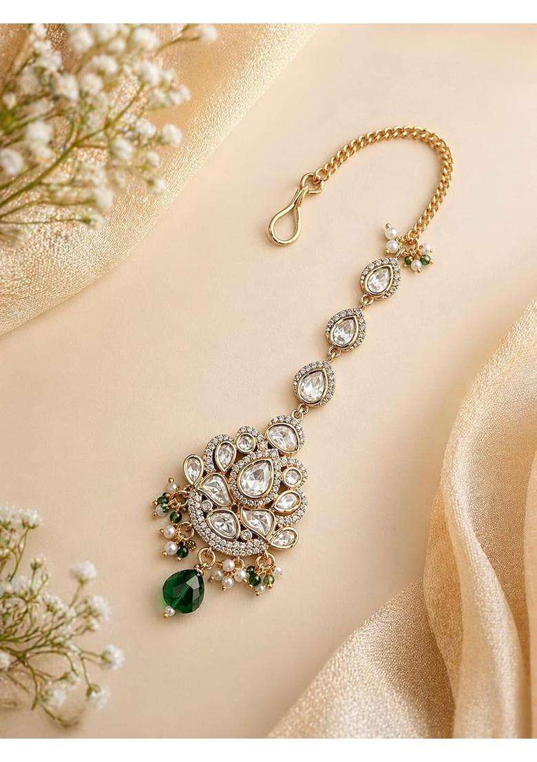 Zhabu Kundan Maang Tikka with Green Emerald Drop and Pearl Beads - Indya