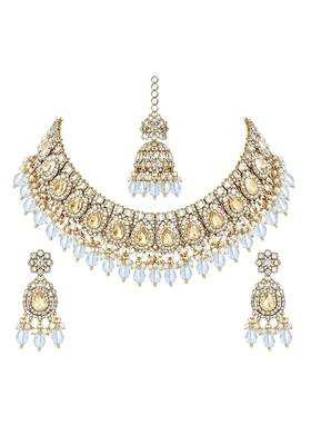 SK Jewellers Fashion Traditional Kundan Choker Necklace Set with Earrings and Maang Tikka for Women