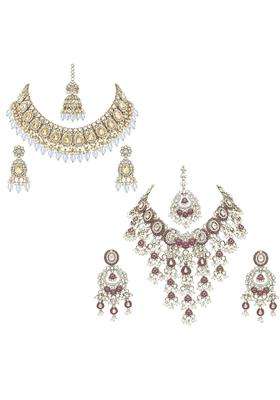SK Jewellers Fashion Traditional Kundan Choker Necklace Set with Earrings and Maang Tikka for Women