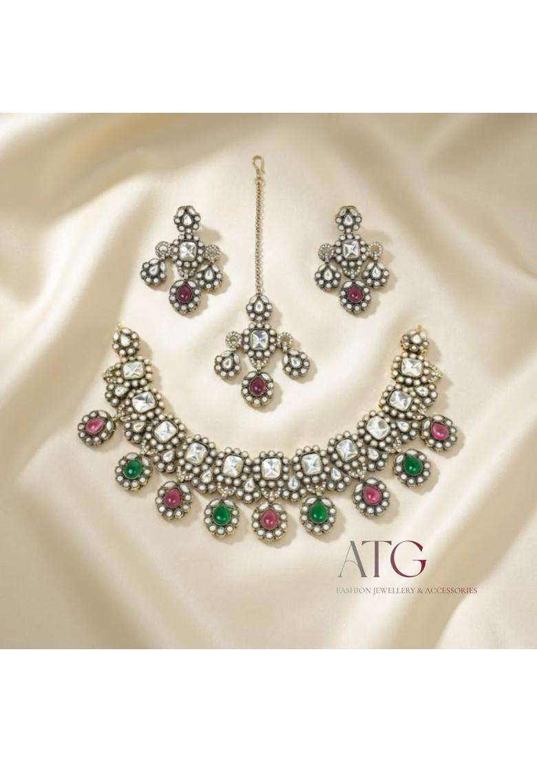 All That Glitters Traditional Kundan Bridal Choker Necklace Set with Earrings and Maang Tikka for Women - Indya