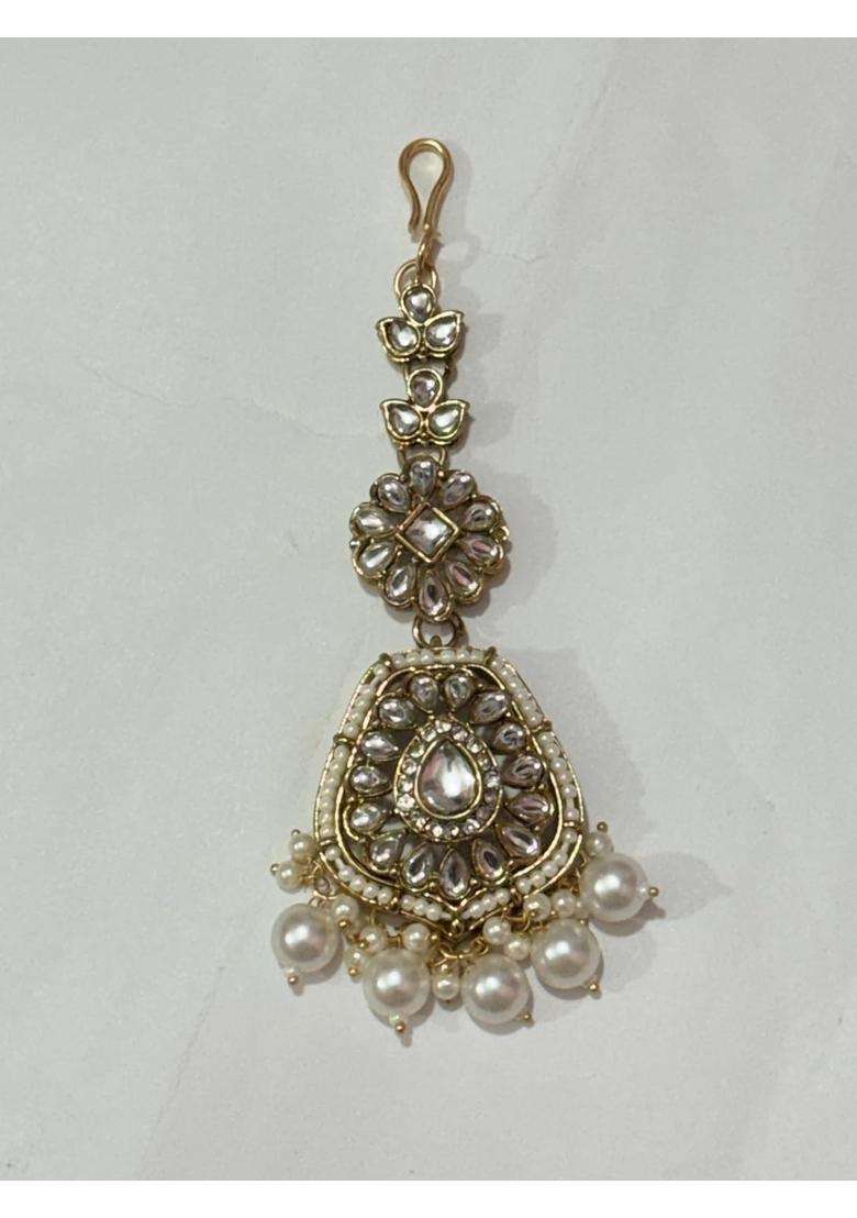Green Kundan Choker Necklace Set with Earrings and Maang Tikka - Indya