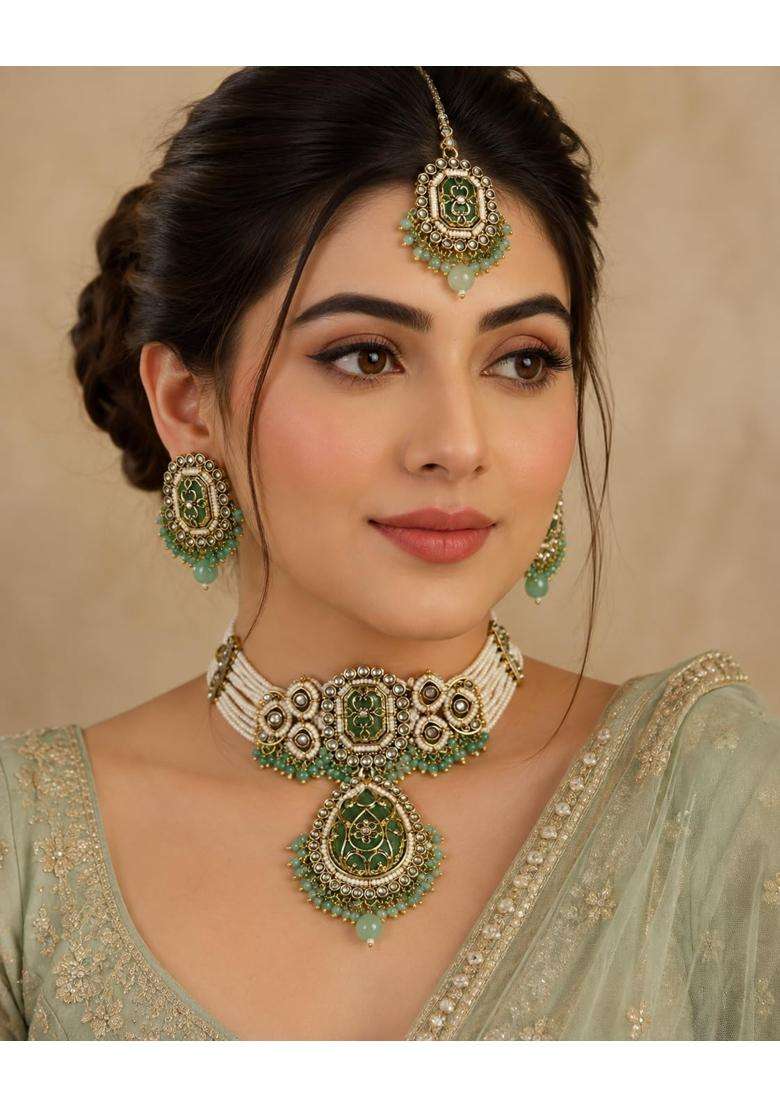 Green Kundan Choker Necklace Set with Earrings and Maang Tikka - Indya