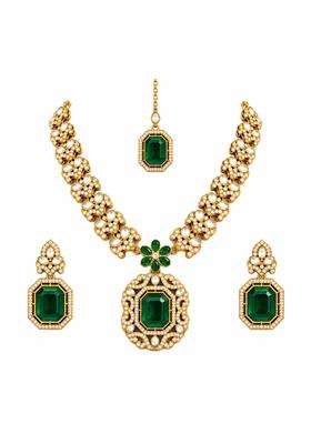 Emerald Green Kundan Necklace Set for Women Gold Tone Bridal Jewellery Set with Matching Earrings and Maang