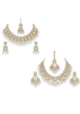 SK Jewellers Fashion Traditional Kundan Choker Necklace Set with Earrings and Maang Tikka for Women