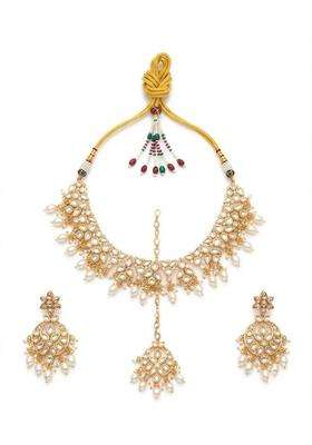 PM AURA Jewels White Pearls Kundan and Pearl Choker Necklace Set with Maang Tikka Traditional Ethnic Design