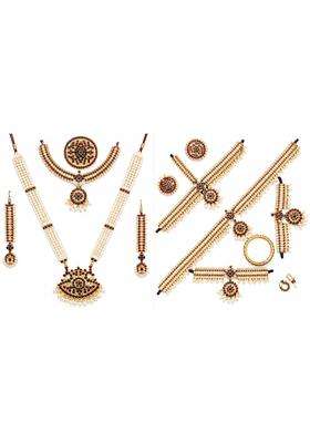 Kundan Bridal Necklace Set with Earrings Maang Tikka and Bangles