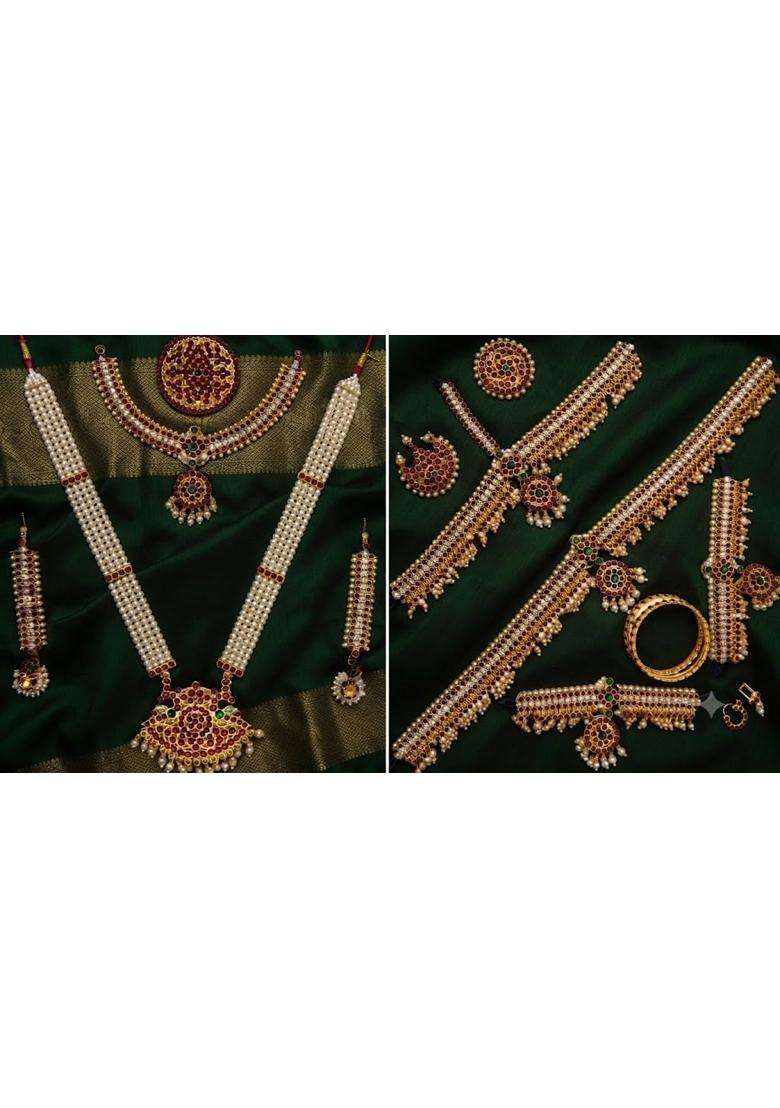 Kundan Bridal Necklace Set with Earrings Maang Tikka and Bangles - Indya
