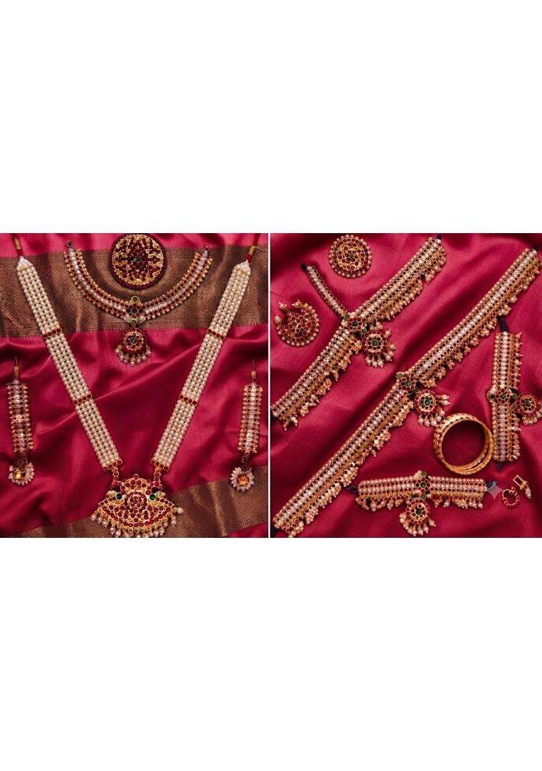 Kundan Bridal Necklace Set with Earrings Maang Tikka and Bangles - Indya