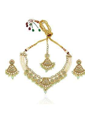 Veltreo International Fashion Jawellery Kundan Pearl and Green Bead Set for Women Maang Tikka and Earrings