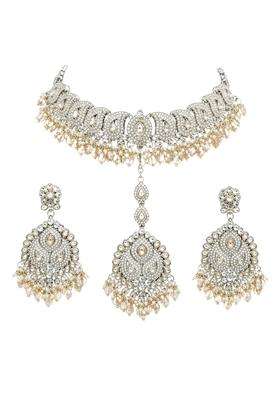 SK Jewellers Fashion Traditional Kundan Choker Necklace Set with Matching Earrings and Maang Tikka for Women