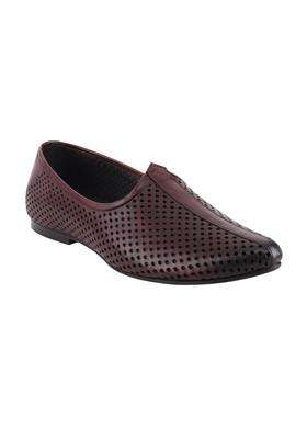 Ezok Mens Genuine Leather Mojari Shoes Lightweight Comfortable and Stylish Slip on Design with Cushioned