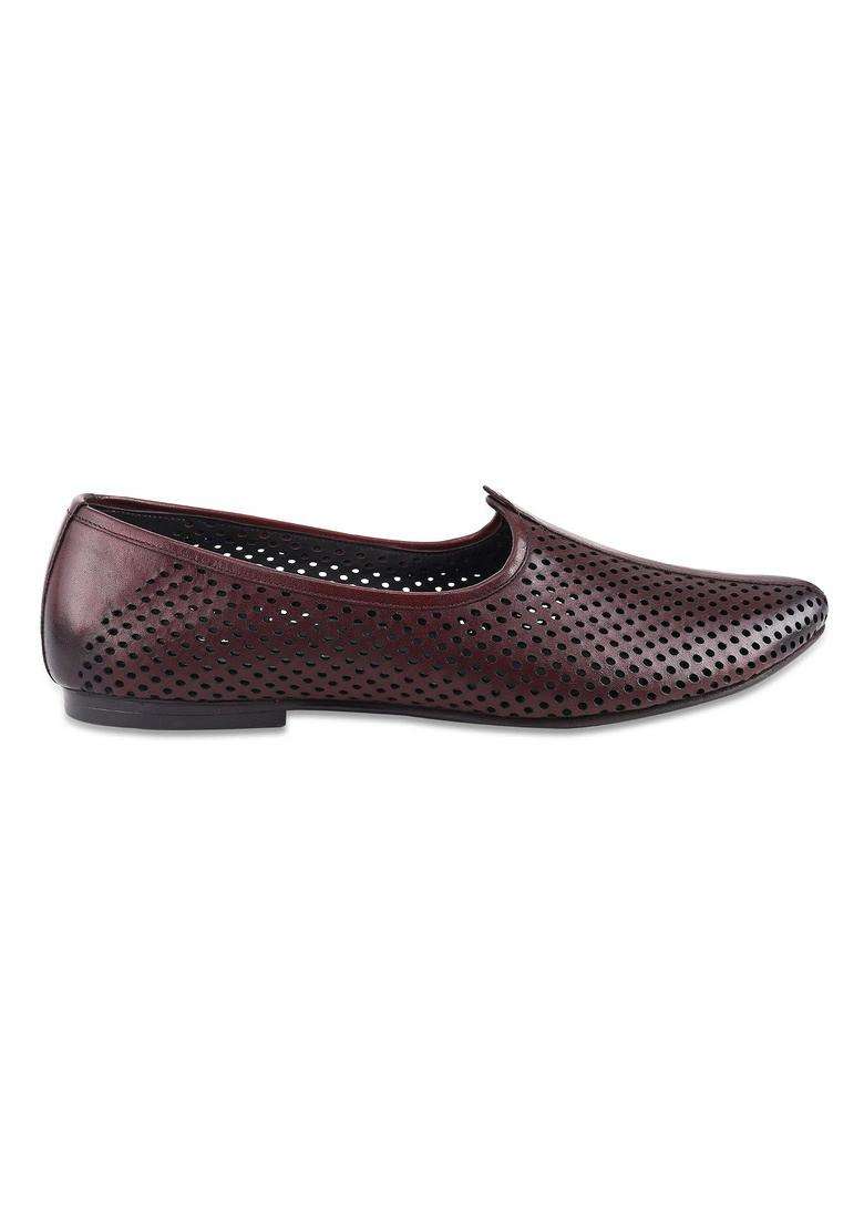 Ezok Mens Genuine Leather Mojari Shoes Lightweight Comfortable and Stylish Slip on Design with Cushioned - Indya