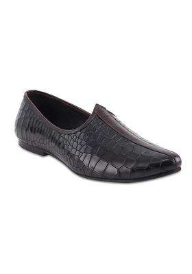 Ezok Brown Mens Genuine Leather Mojari Shoes Lightweight