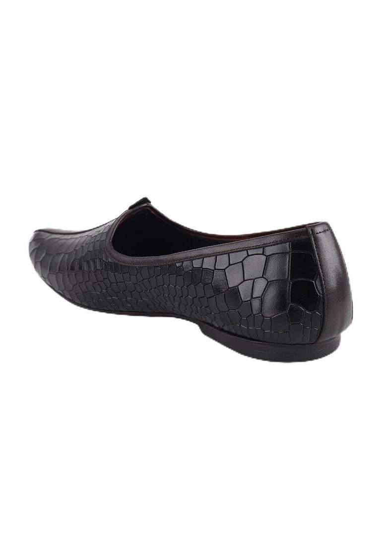 Ezok Brown Mens Genuine Leather Mojari Shoes Lightweight - Indya