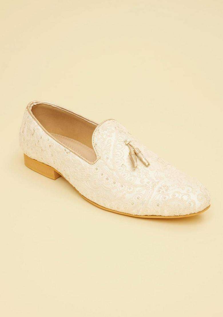 Manyavar Beige Embroidery Thread Work Loafers Juti Mens Ethnic Jutti - Indya