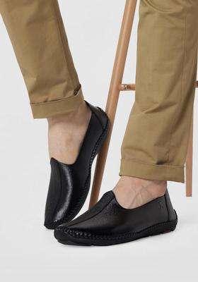 Mochi Black Men Leather Juti Shoe