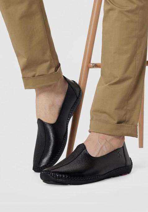 Mochi Black Men Leather Juti Shoe