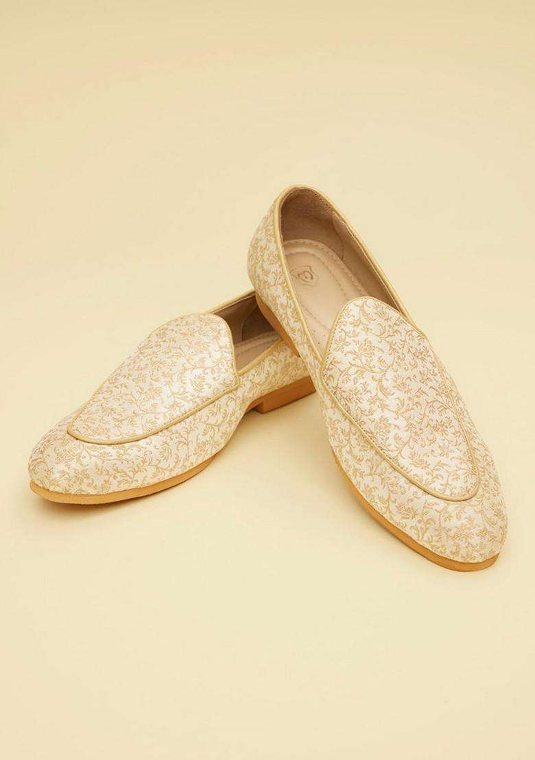 Manyavar Beige Jacquard Floral Loafers Juti Mens Ethnic Jutti - Indya
