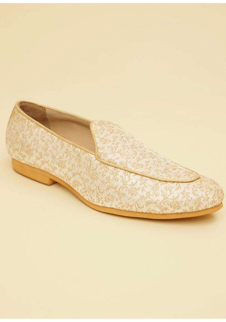 Manyavar Beige Jacquard Floral Loafers Juti Mens Ethnic Jutti - Indya