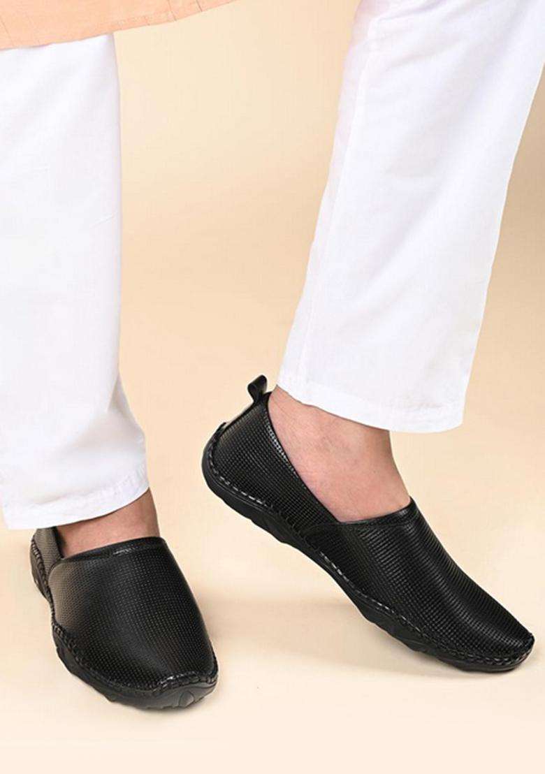Louis Stitch Ethnic Slip on Mojaris for Men Black Genuine Leather Flexible Stylish Nagra Juti for Men - Indya