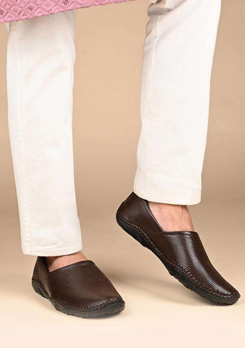 Louis Stitch Ethnic Slip on Mojaris for Men Brunette Brown Genuine Leather Flexible Stylish Nagra Juti for Men - Indya