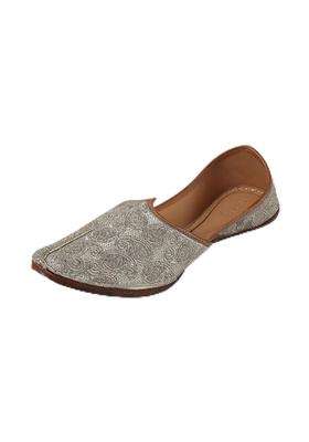 Mochi Gold Mens Slip on Closure Ethnic Mojaris with Flat Sole