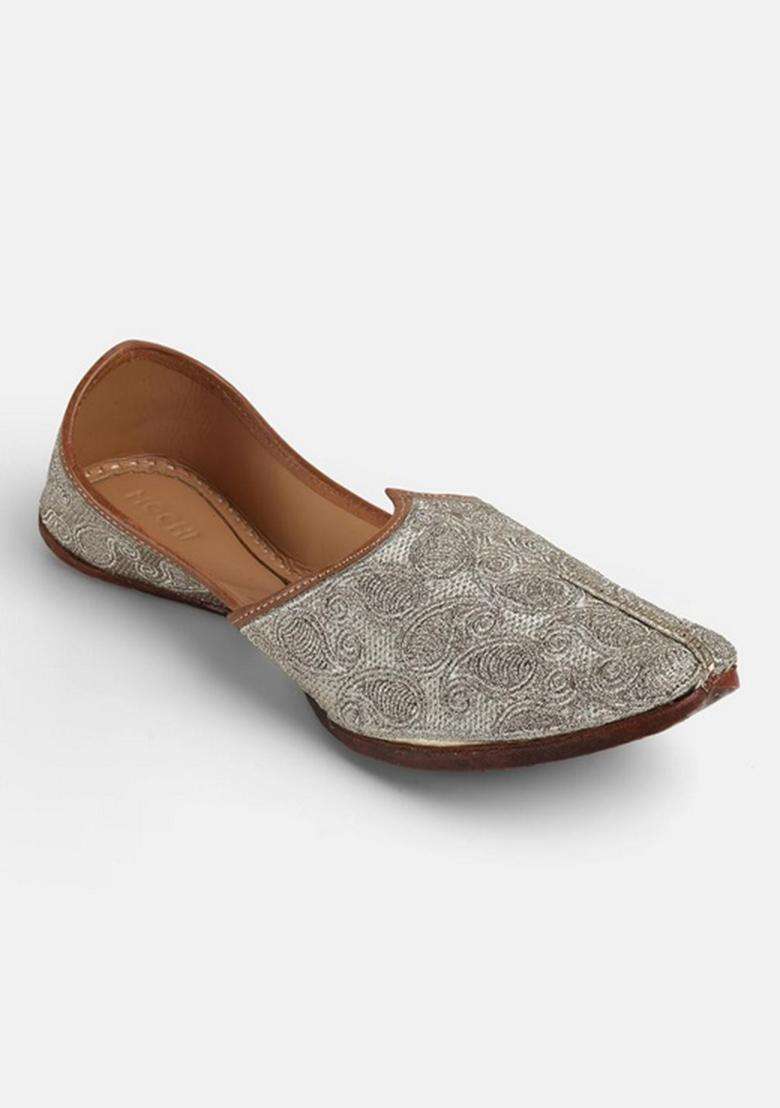Mochi Gold Mens Slip on Closure Ethnic Mojaris with Flat Sole - Indya