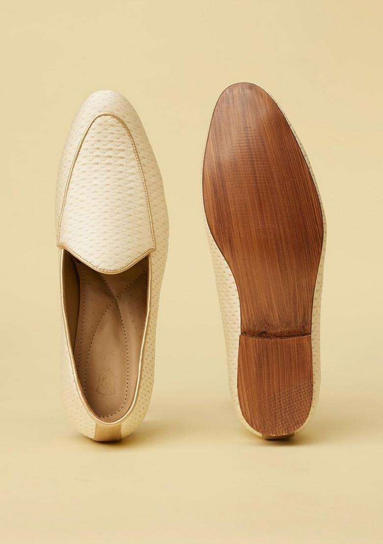 Manyavar Cream Jacquard Loafers Juti Mens Ethnic Jutti - Indya