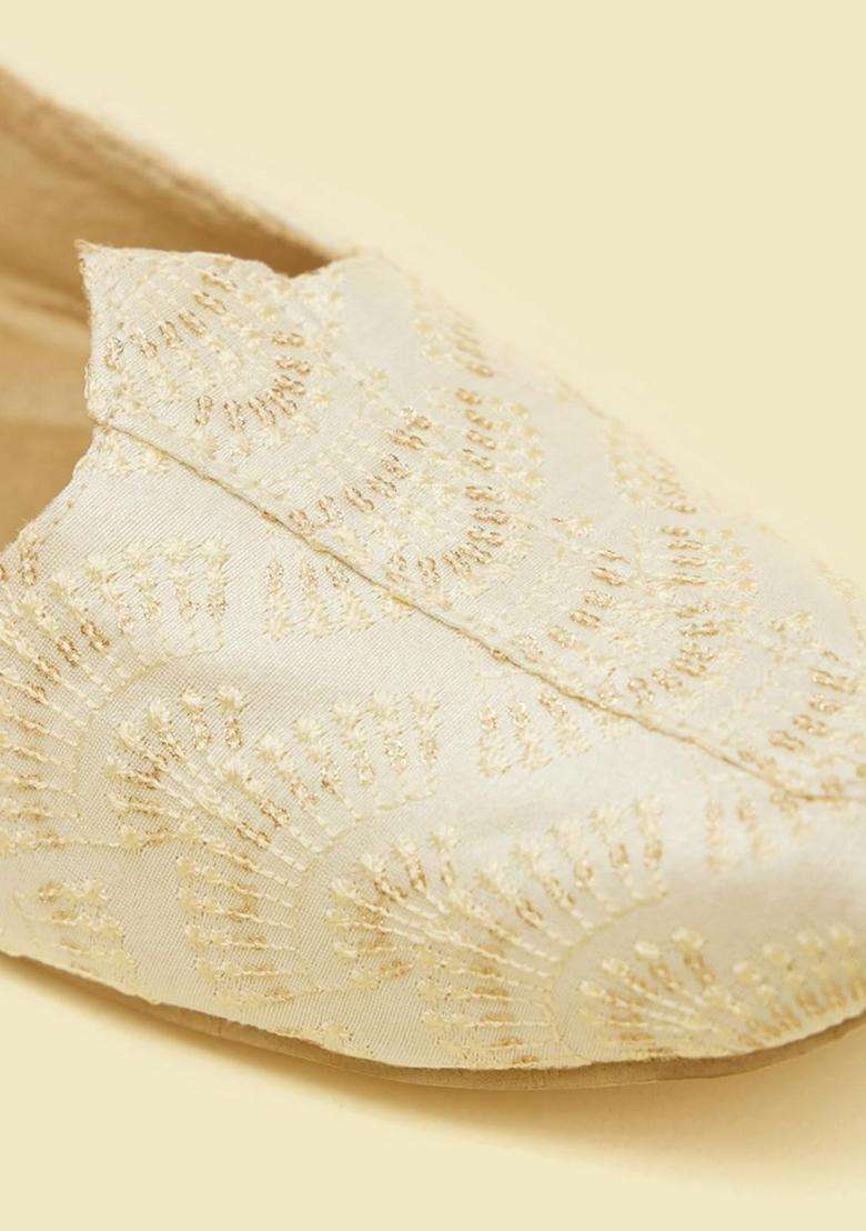 Manyavar Mens Elegant Embroidered Sequinned Jutti Ethnic Juttis and Mojaris - Indya