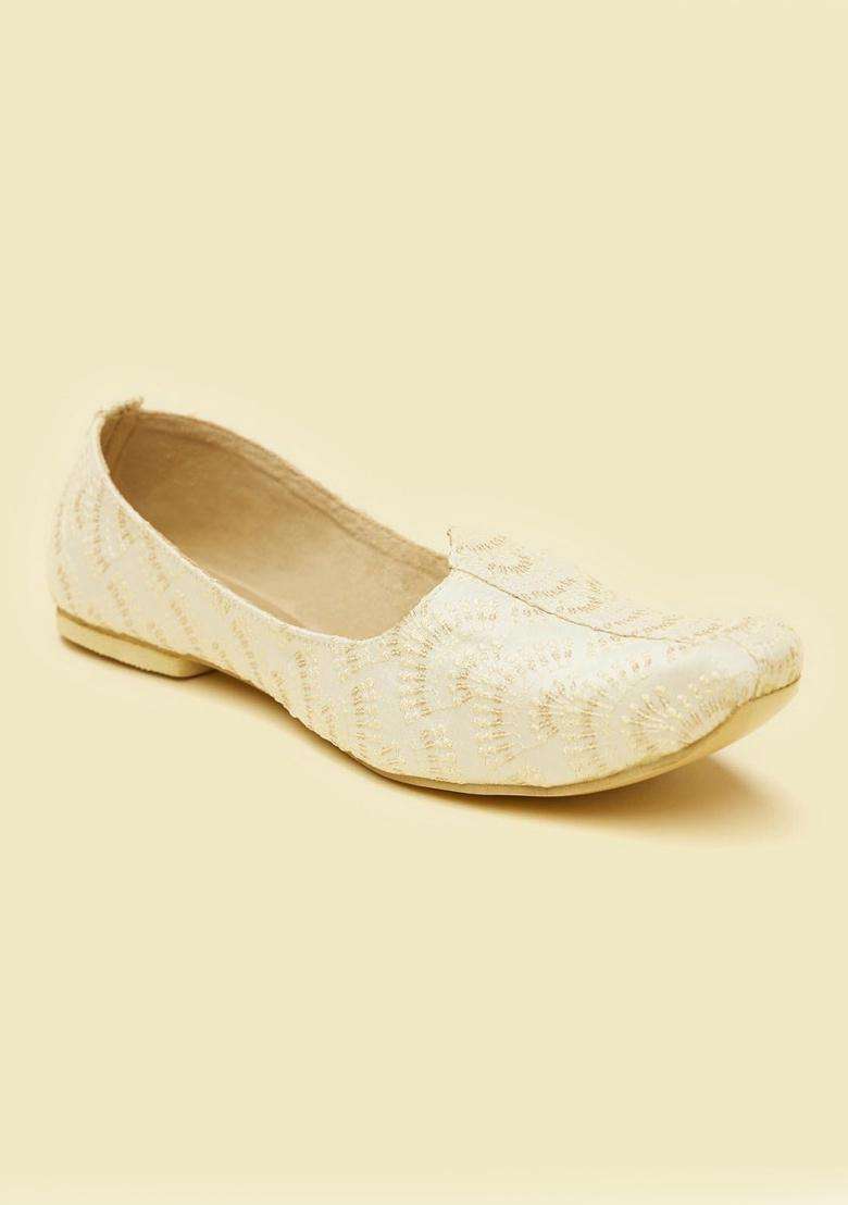 Manyavar Mens Elegant Embroidered Sequinned Jutti Ethnic Juttis and Mojaris - Indya