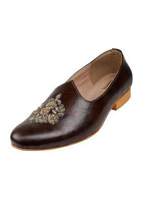 Tanny Shoes Mens Faux Leather Ethnic Shoes with Zari Embroidered Floral Design Brown Ethnic Shoe Juti