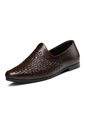 Louis Stitch Mens Brunette Brown Ethnic Weaved Textured Slip on Mojaris