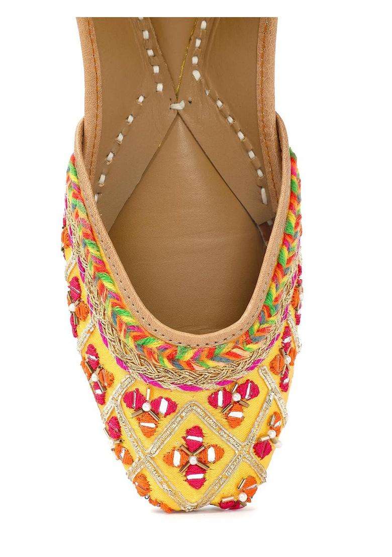 Nysah Yellow Begum Hand Embroided Punjabi Juttis - Indya